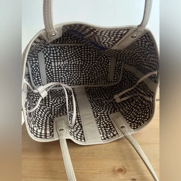 📌SOLD📌 MCM Beige Women's Liz Shopper Visetos Medium No Zip Pouch With Dustbag - Picture 8 of 10